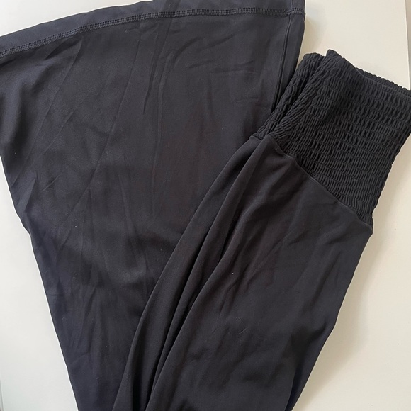 Aerie Offline Real Me Super Flare Smocked High Rise Leggings - Black NWOT - Picture 6 of 8